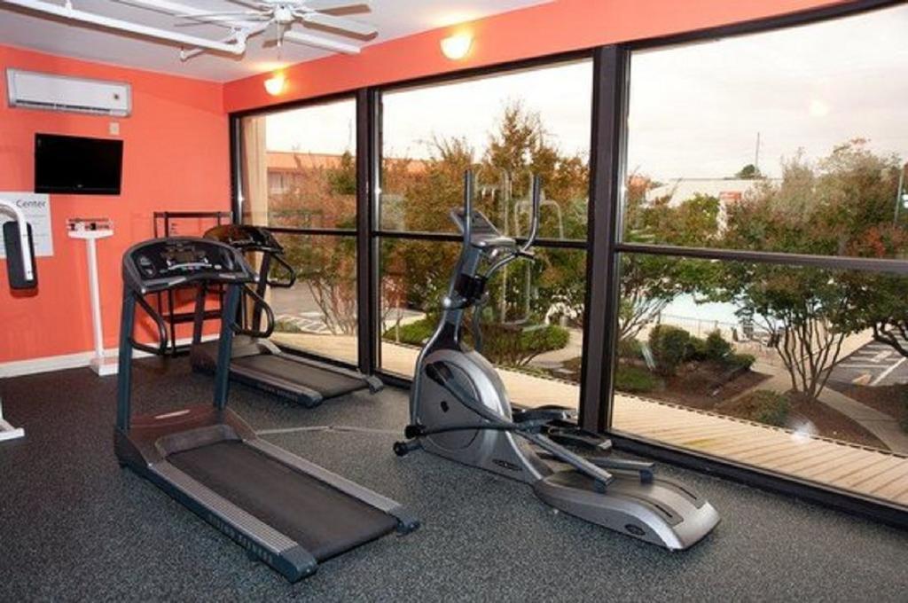 Baymont By Wyndham Fayetteville Fort Bragg Area Buitenkant foto