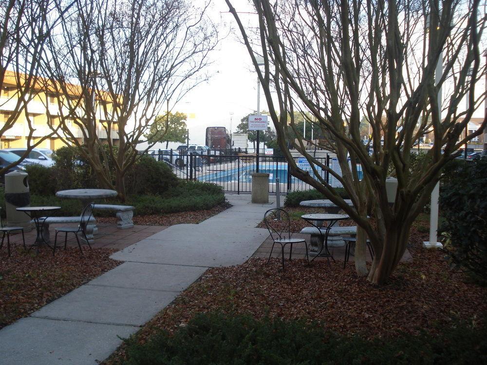 Baymont By Wyndham Fayetteville Fort Bragg Area Buitenkant foto