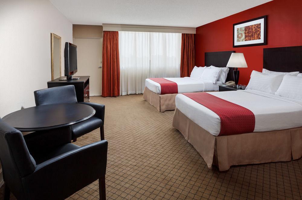 Baymont By Wyndham Fayetteville Fort Bragg Area Buitenkant foto