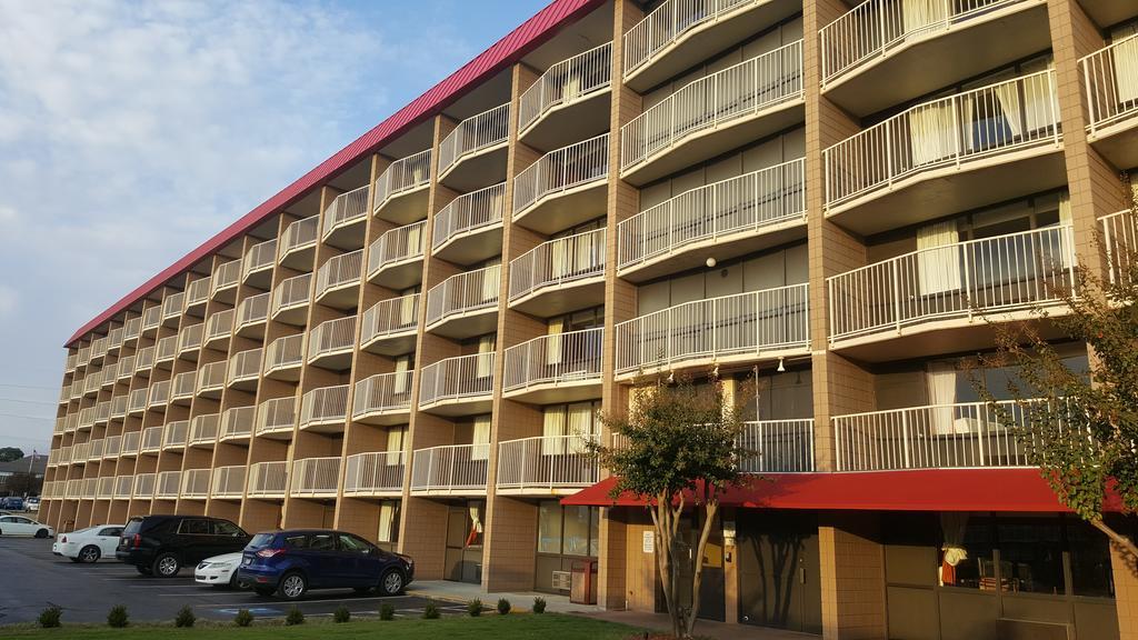 Baymont By Wyndham Fayetteville Fort Bragg Area Buitenkant foto