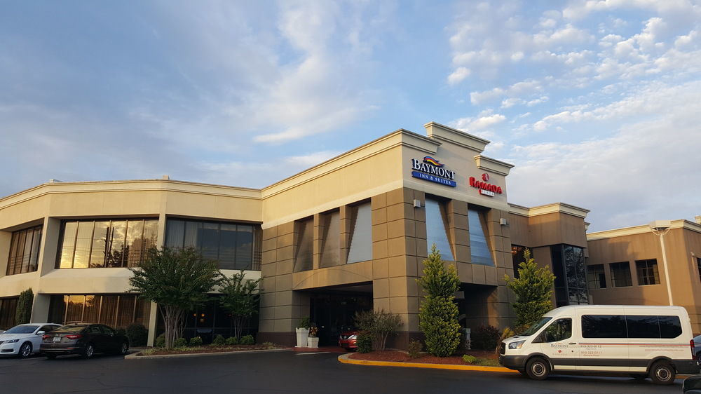 Baymont By Wyndham Fayetteville Fort Bragg Area Buitenkant foto