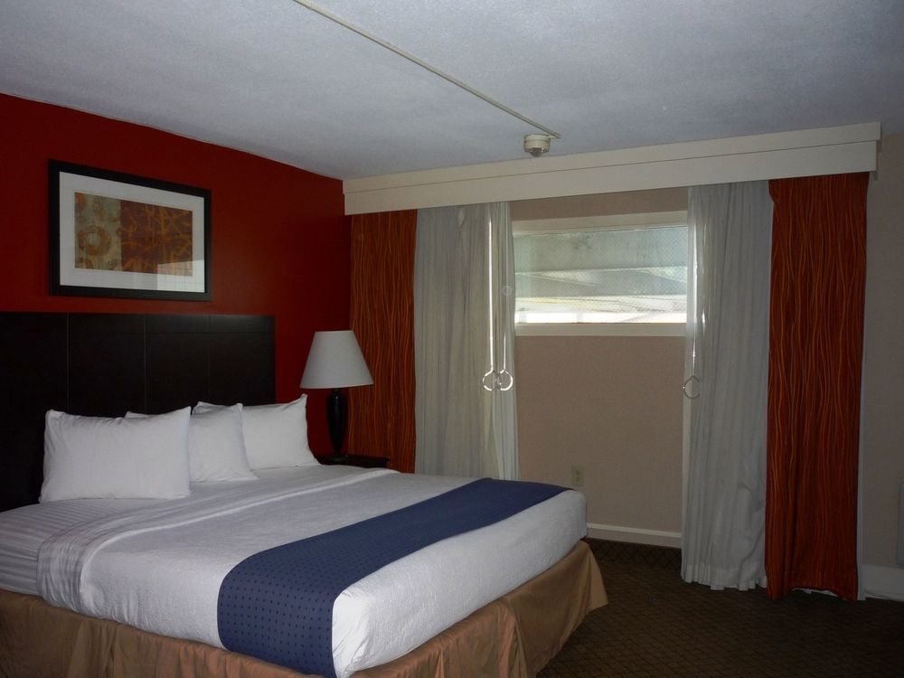 Baymont By Wyndham Fayetteville Fort Bragg Area Buitenkant foto