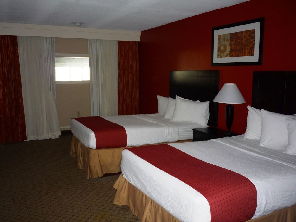 Baymont By Wyndham Fayetteville Fort Bragg Area Buitenkant foto