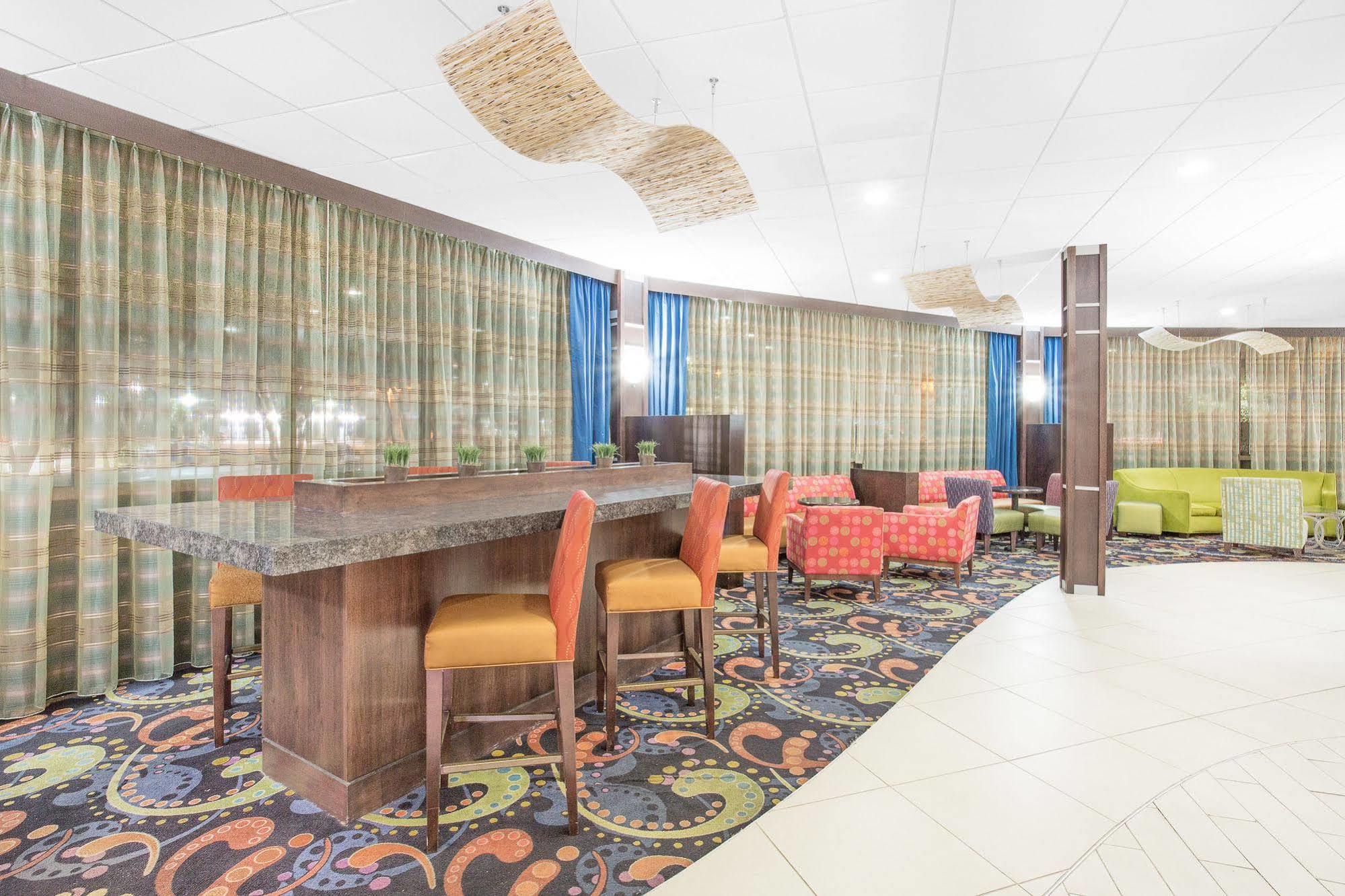 Baymont By Wyndham Fayetteville Fort Bragg Area Buitenkant foto