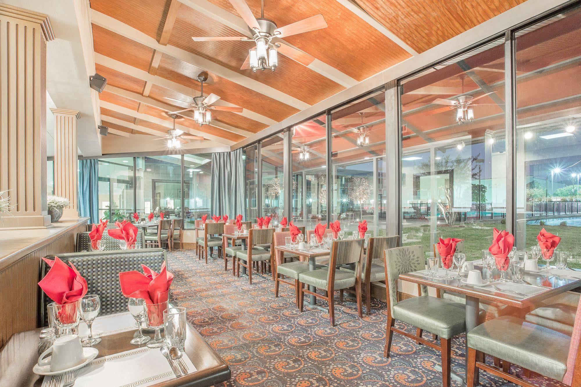 Baymont By Wyndham Fayetteville Fort Bragg Area Buitenkant foto