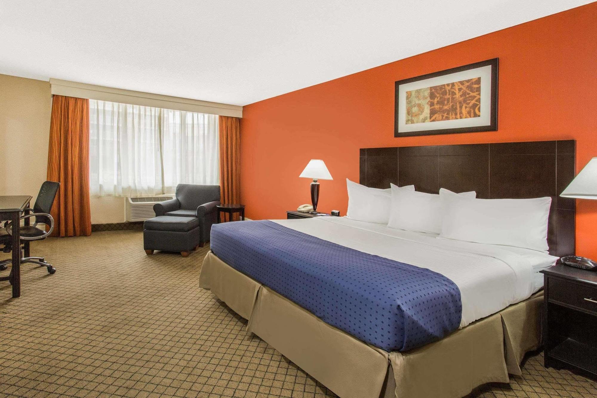 Baymont By Wyndham Fayetteville Fort Bragg Area Buitenkant foto
