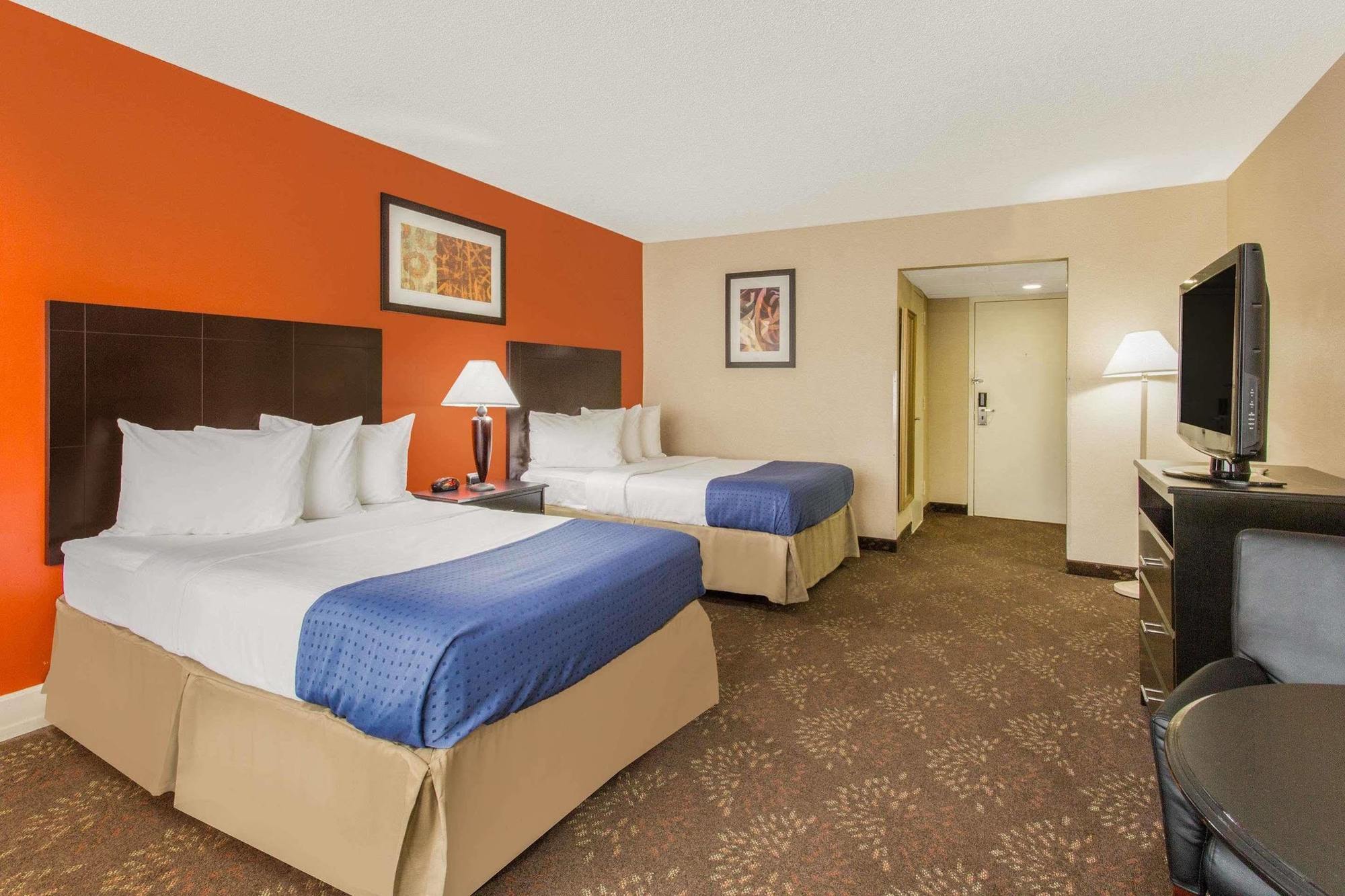 Baymont By Wyndham Fayetteville Fort Bragg Area Buitenkant foto