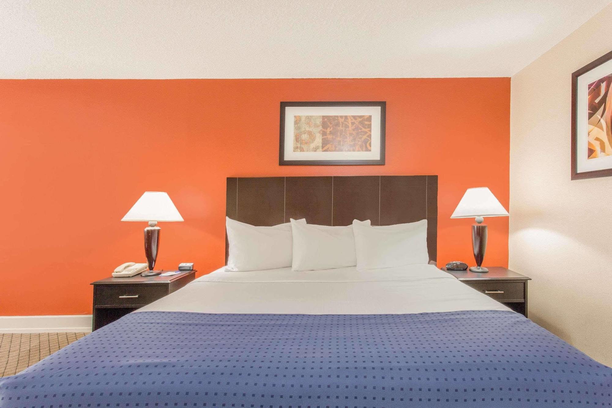 Baymont By Wyndham Fayetteville Fort Bragg Area Buitenkant foto