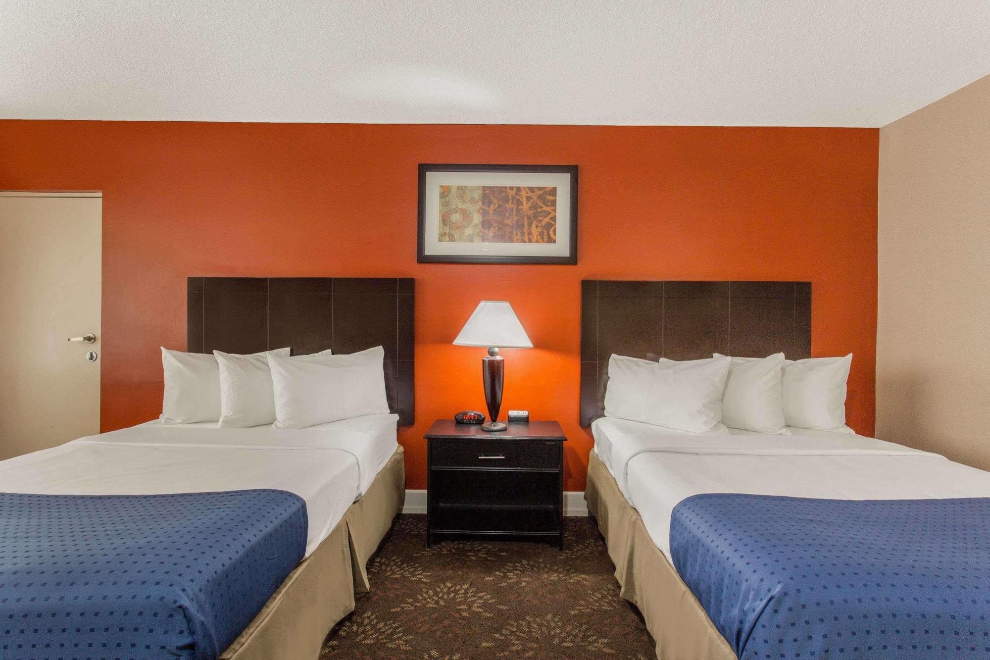 Baymont By Wyndham Fayetteville Fort Bragg Area Buitenkant foto