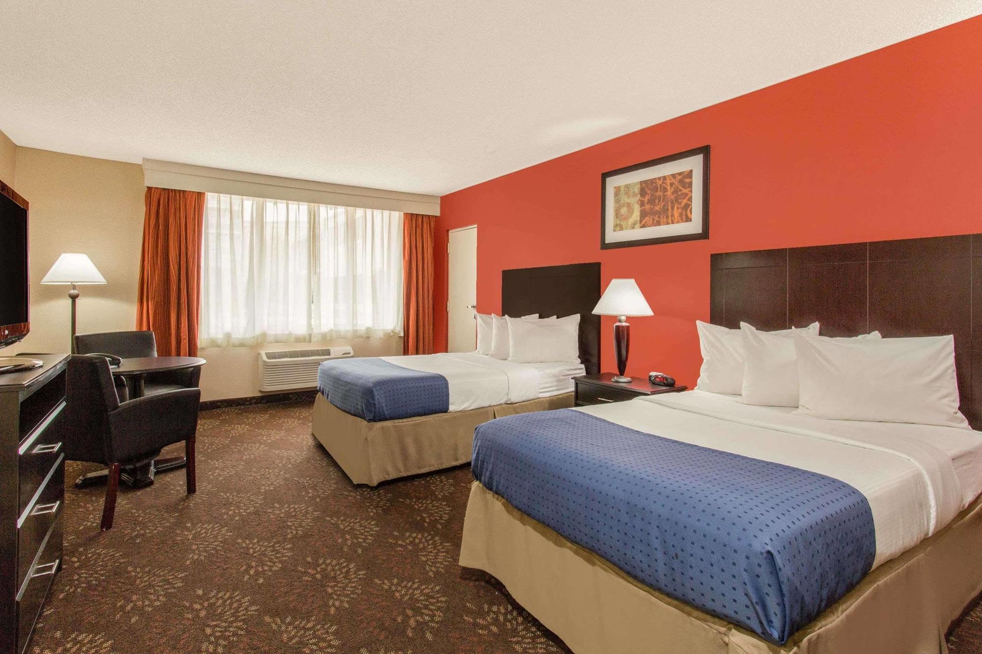 Baymont By Wyndham Fayetteville Fort Bragg Area Buitenkant foto