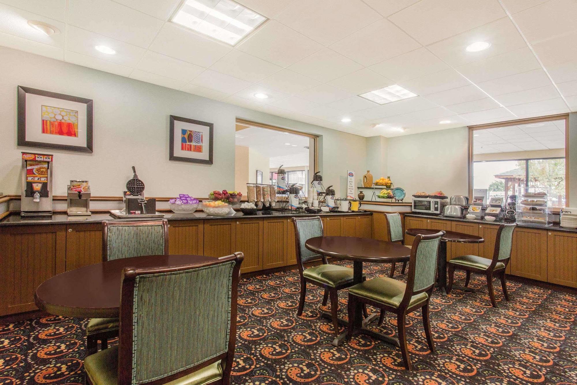 Baymont By Wyndham Fayetteville Fort Bragg Area Buitenkant foto