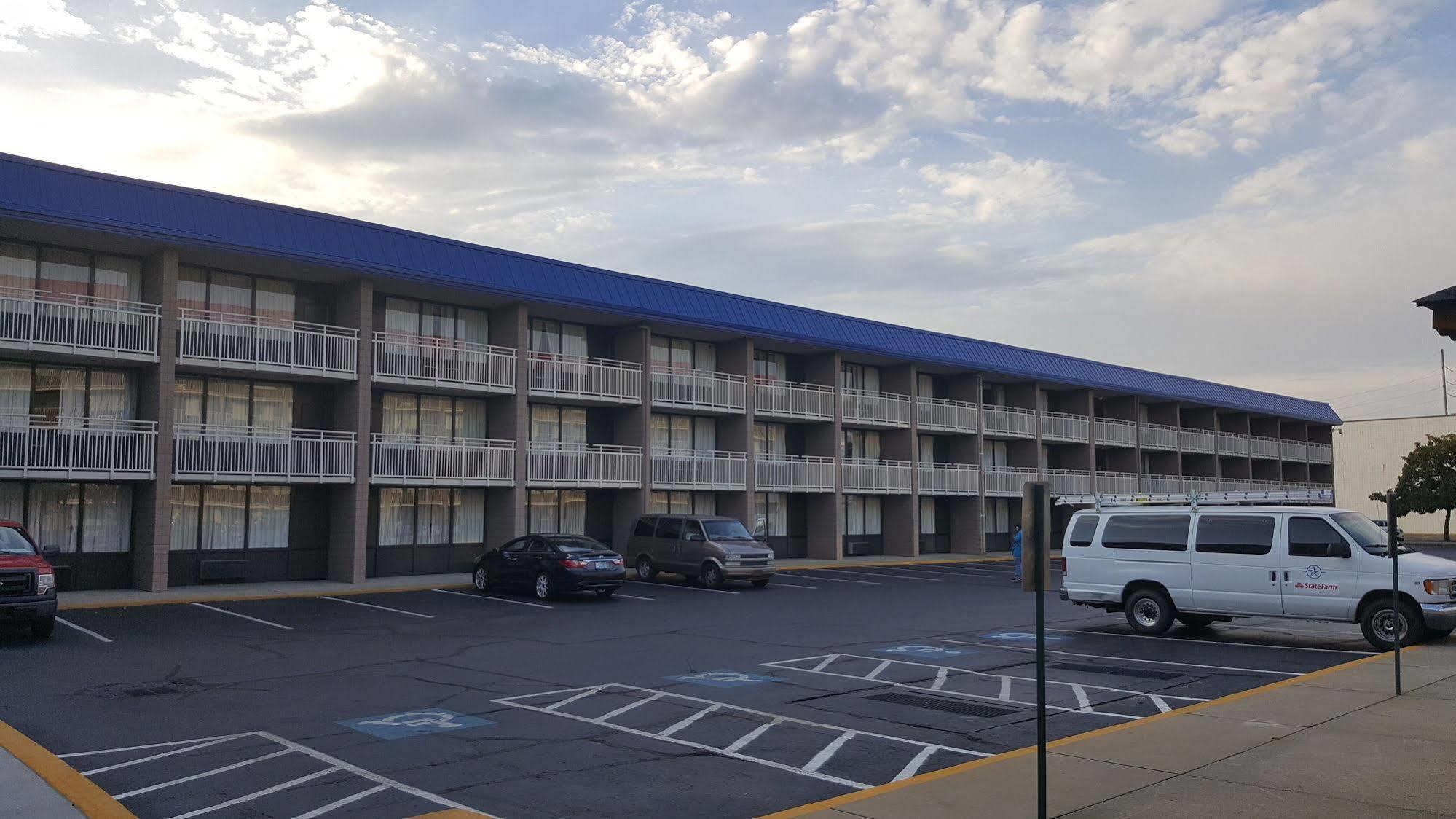 Baymont By Wyndham Fayetteville Fort Bragg Area Buitenkant foto